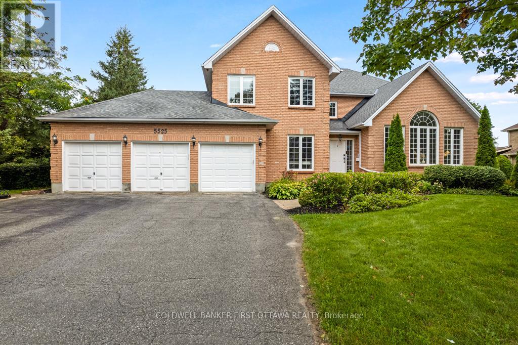 5525 Pettapiece Cres, Ottawa, ON K4M 1C6