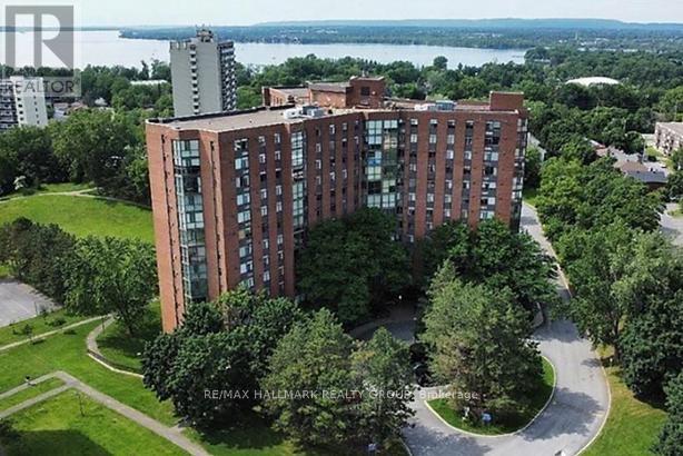711 2871 Richmond Rd, Ottawa, ON K2B 8M5
