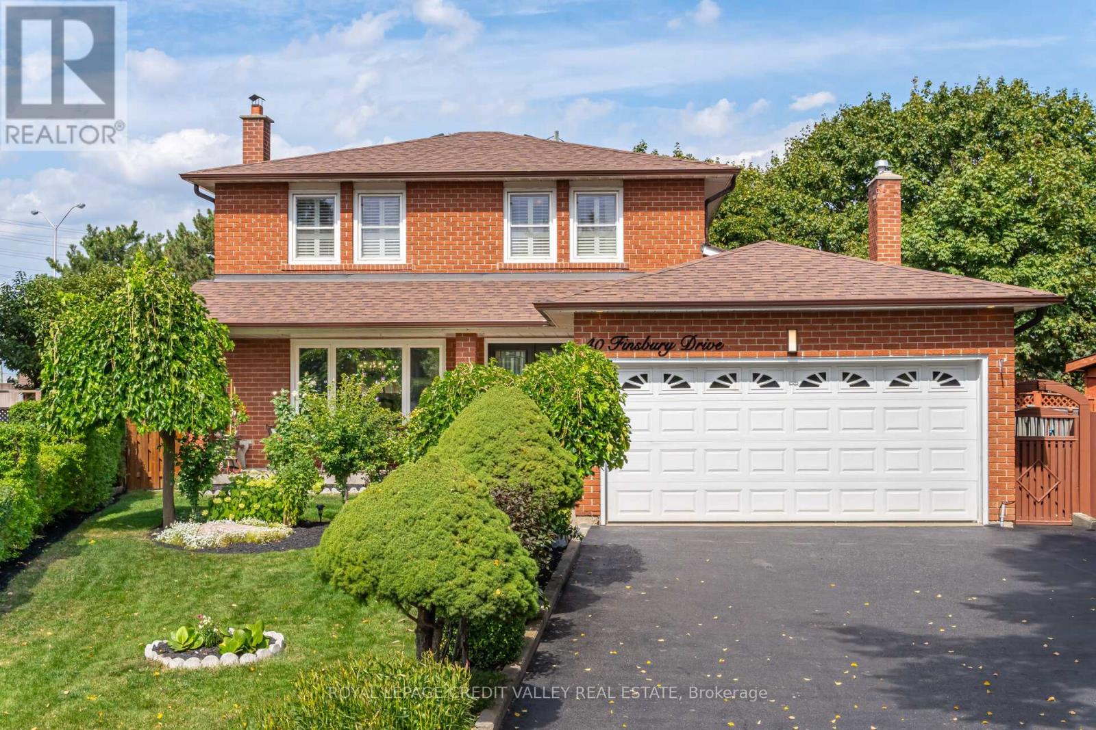 40 Finsbury Dr, Brampton, ON L6T 3P9