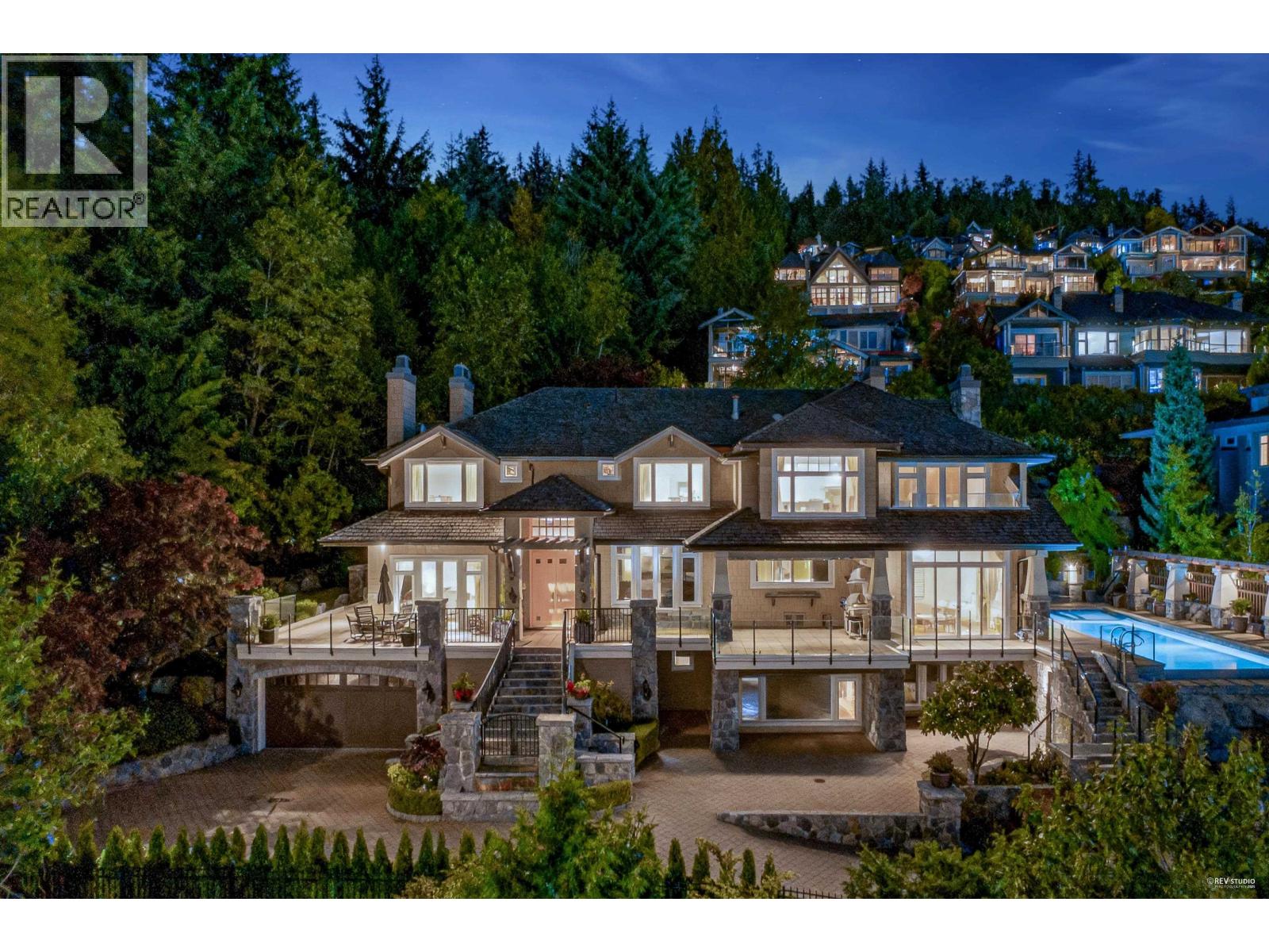 2495 Hudson Ct, West Vancouver, BC V7S 3J2
