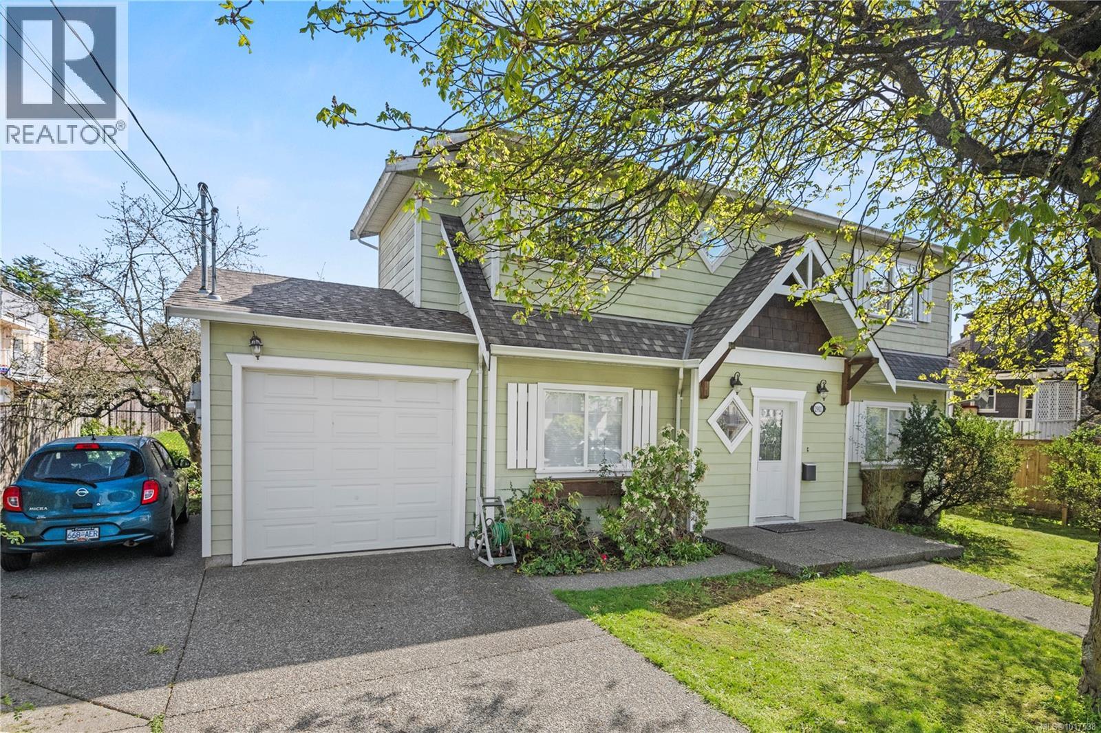 2901 Harriet Rd, Victoria, BC V8T 4N4