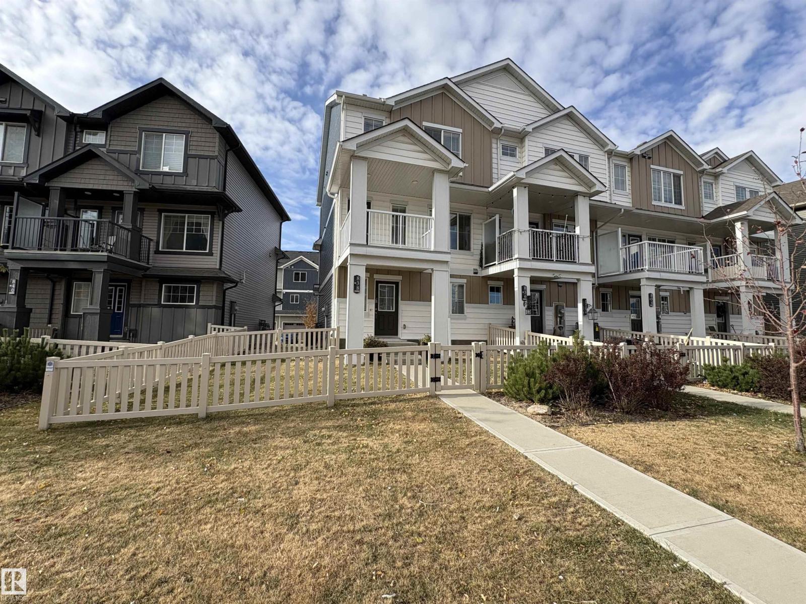 838 Daniels Way SW, Edmonton, AB T6W 4C8