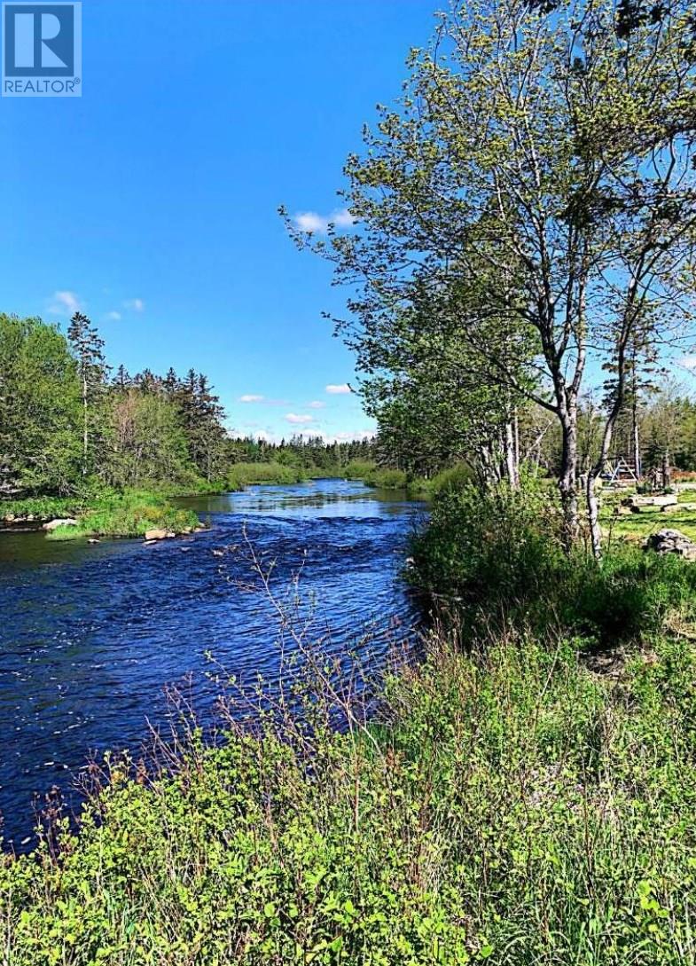 15 Nauglers Settlement Rd, Moser River, NS B0J 2K0
