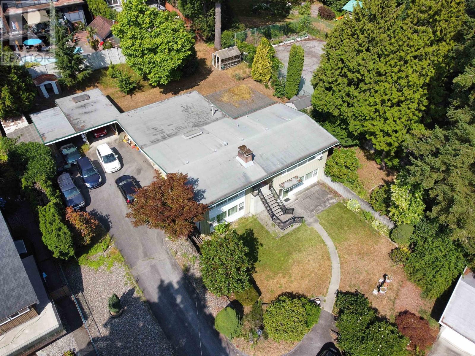 731 Shaw Ave, Coquitlam, BC V3K 2R7