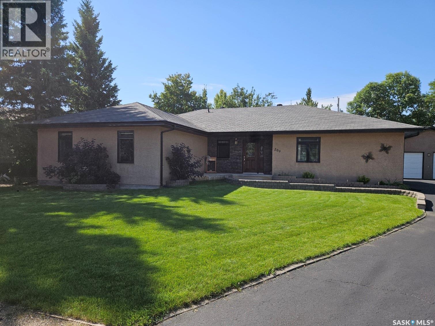 209 Park St, Leroy, SK S0K 2P0