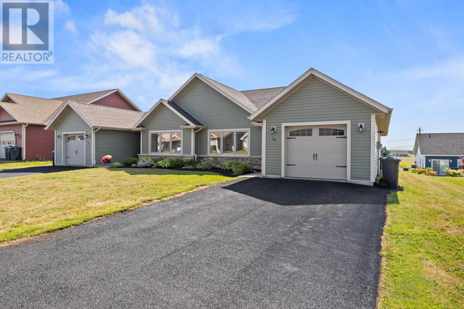 38 Parkman Dr, Charlottetown, PE C1C 0T4