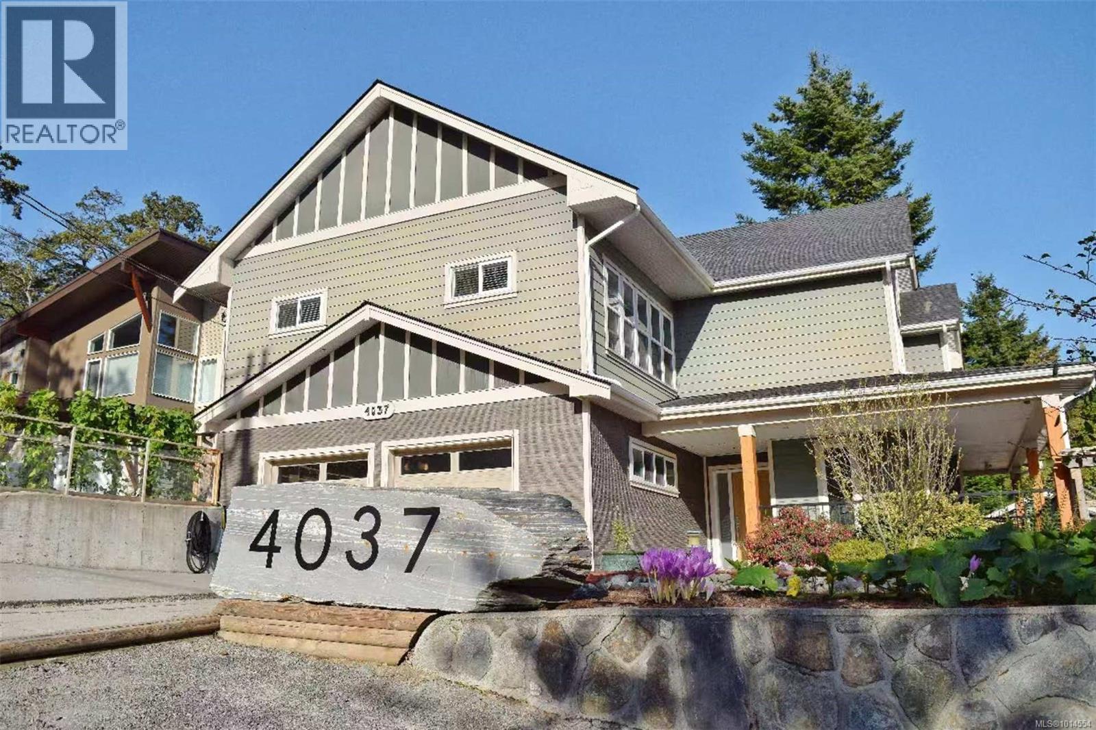 4037 Nelthorpe St, Saanich, BC V8X 2A2