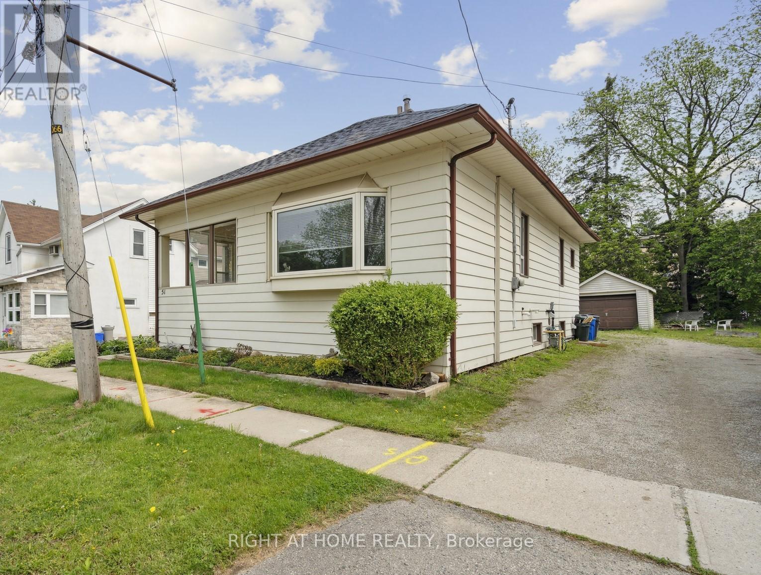 51 Frederick St S, Halton Hills, ON L7J 2B9