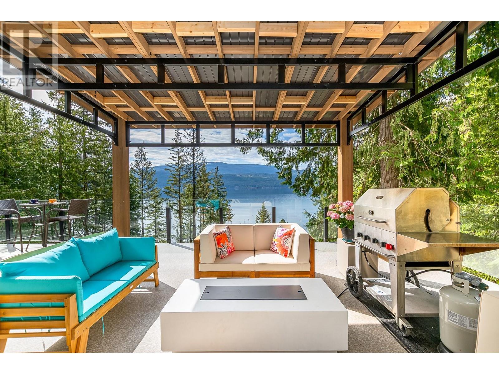 7750 Golf Course Rd, Anglemont, BC V0E 1M8