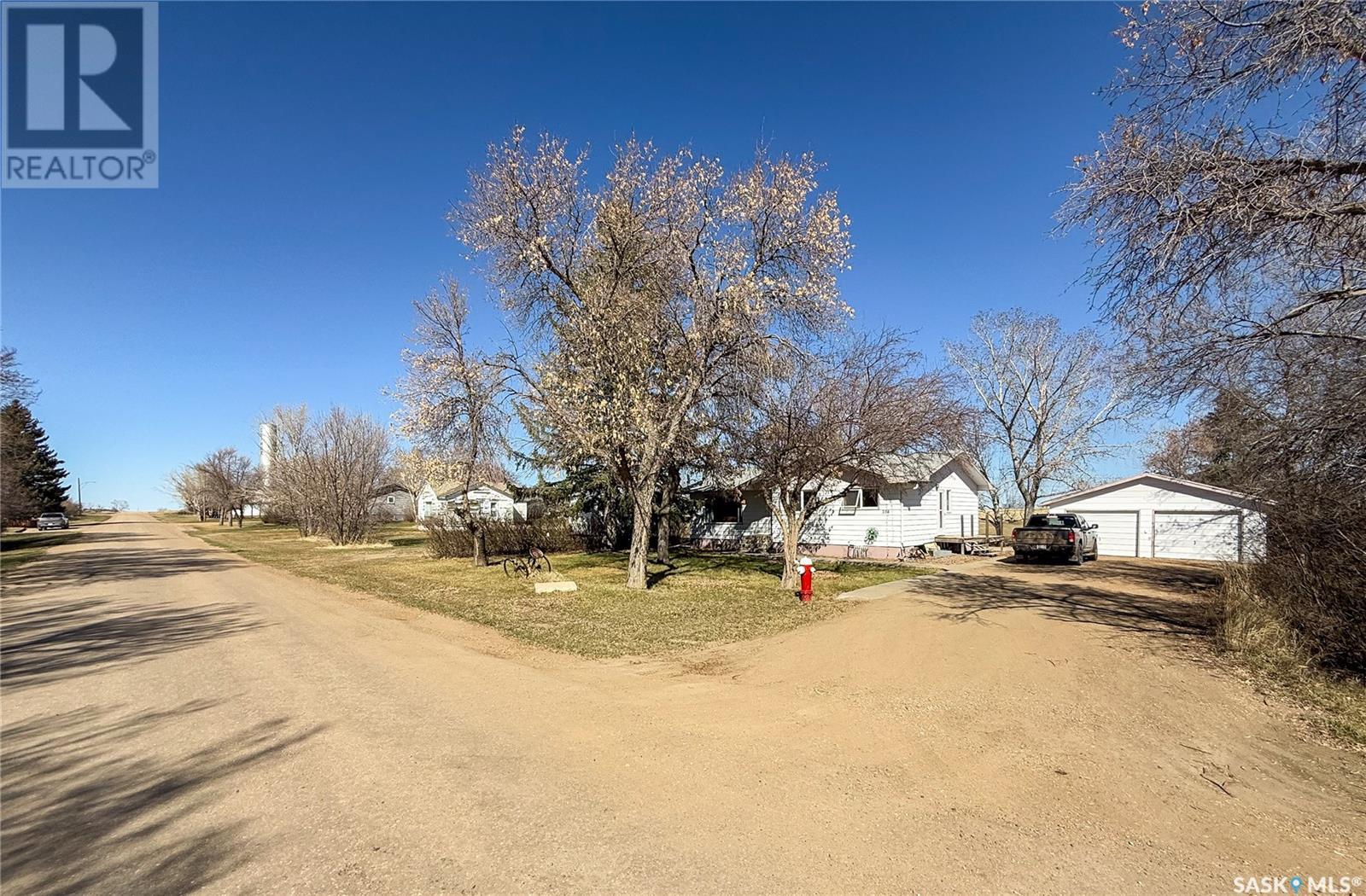208 1st Street East, Climax, SK S0N 0N0