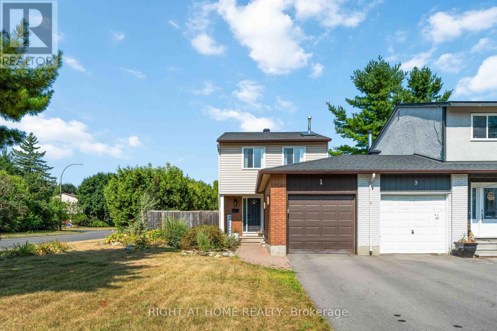 1 Berkshire Way, Ottawa, ON K2J 2B1