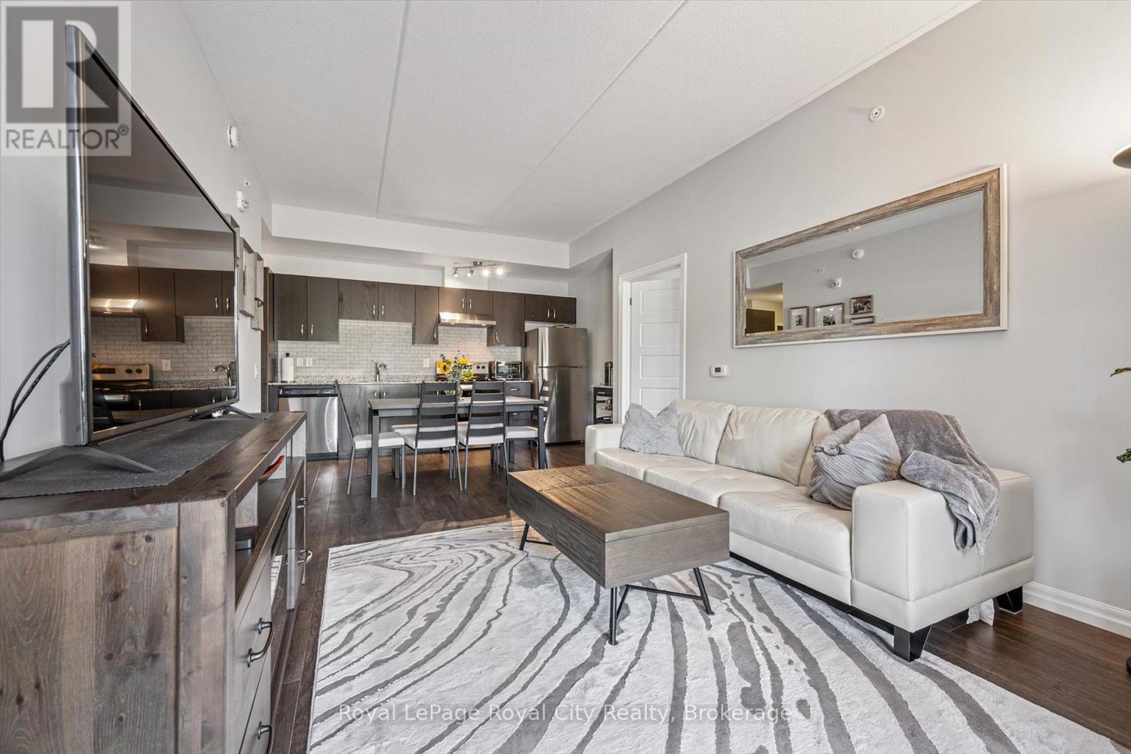 121 35 Kingsbury Sq, Guelph, ON N1L 1B3