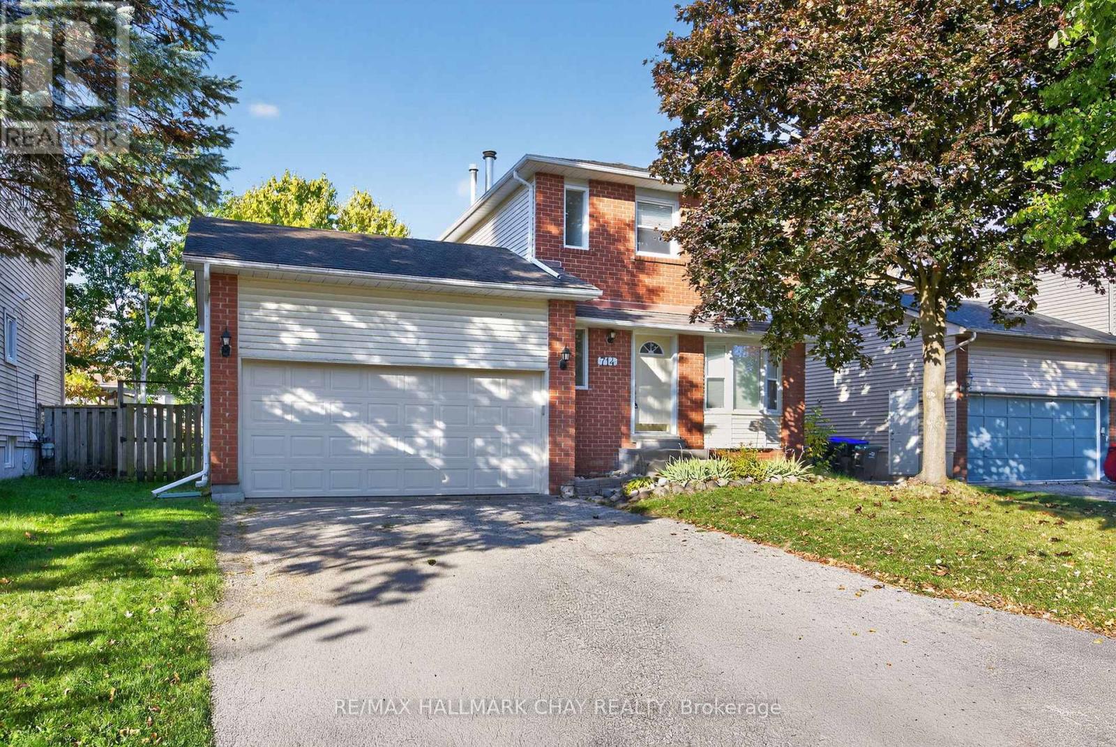 714 Candaras St, Innisfil, ON L9S 2G9
