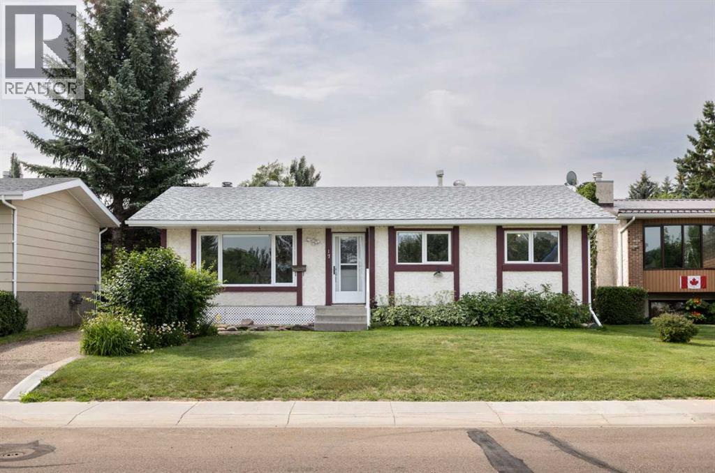 17 Northstar Dr, Lacombe, AB T4L 1S1