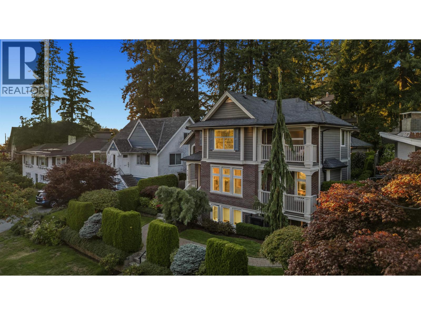 452 Tempe Cres, North Vancouver, BC V7N 1E8