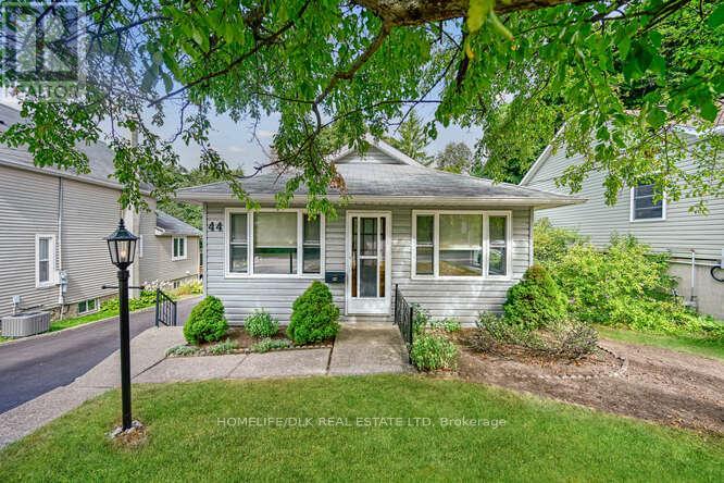 44 Keefer St, Brockville, ON K6V 1R7