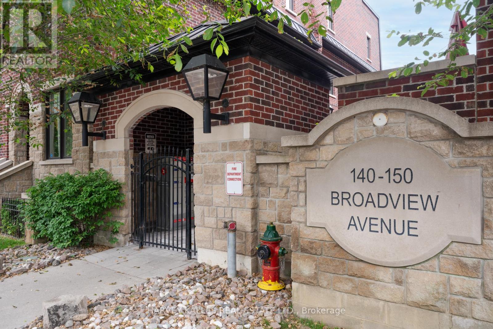 45 140 Broadview Ave, Toronto, ON M4M 2G2