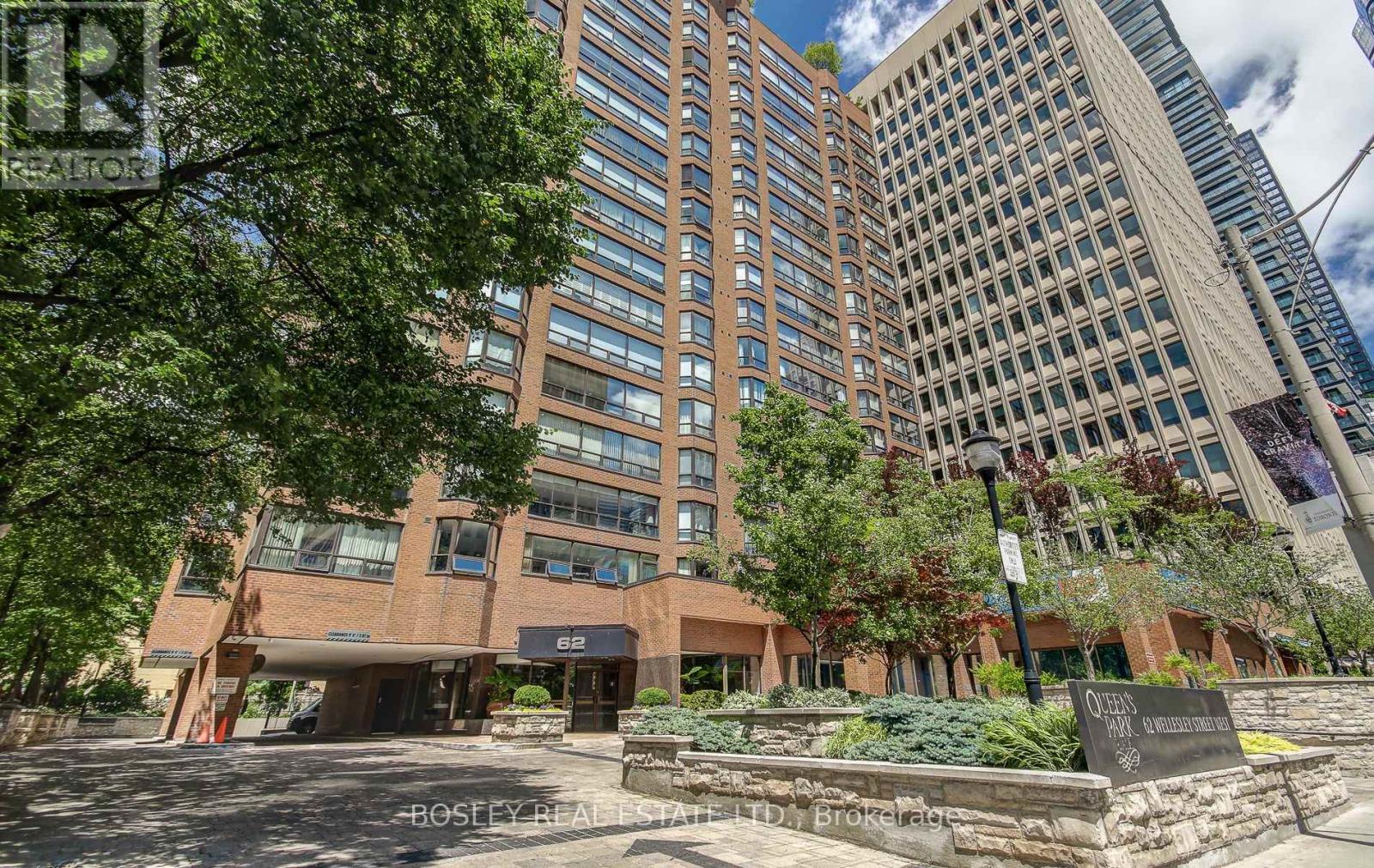 702 62 Wellesley St W, Toronto, ON M5S 2X3