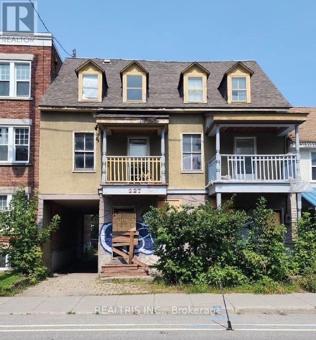 227-229 St Patrick St, Ottawa, ON K1N 5K2