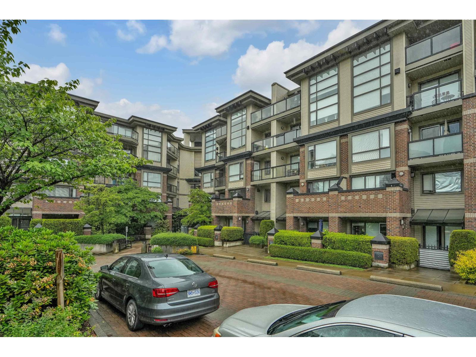 10866 City Parkway Unit 113, Surrey, BC V3T 5W9