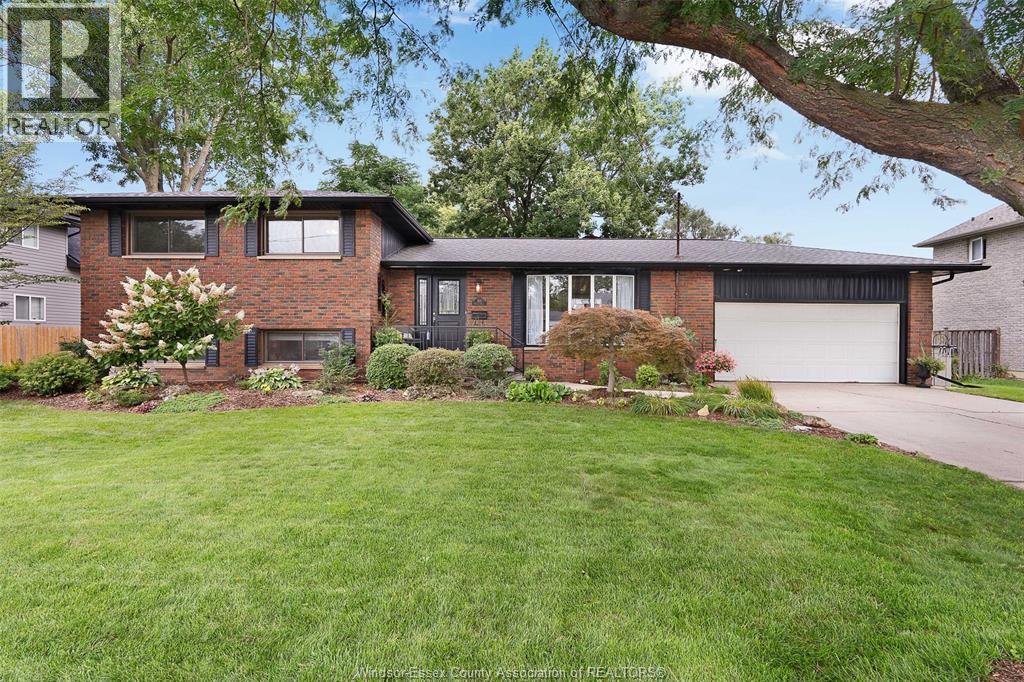 500 Bartlet Dr, Windsor, ON N9G 1V2