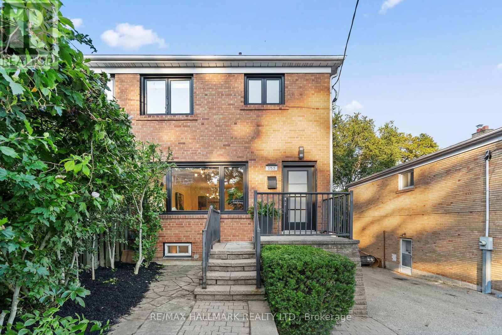 153 Bellefair Ave, Toronto, ON M4L 3V1