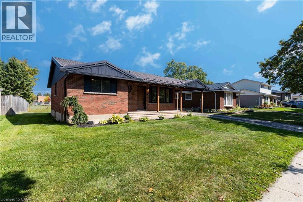 88 Oak St, Stratford, ON N5A 6Z1
