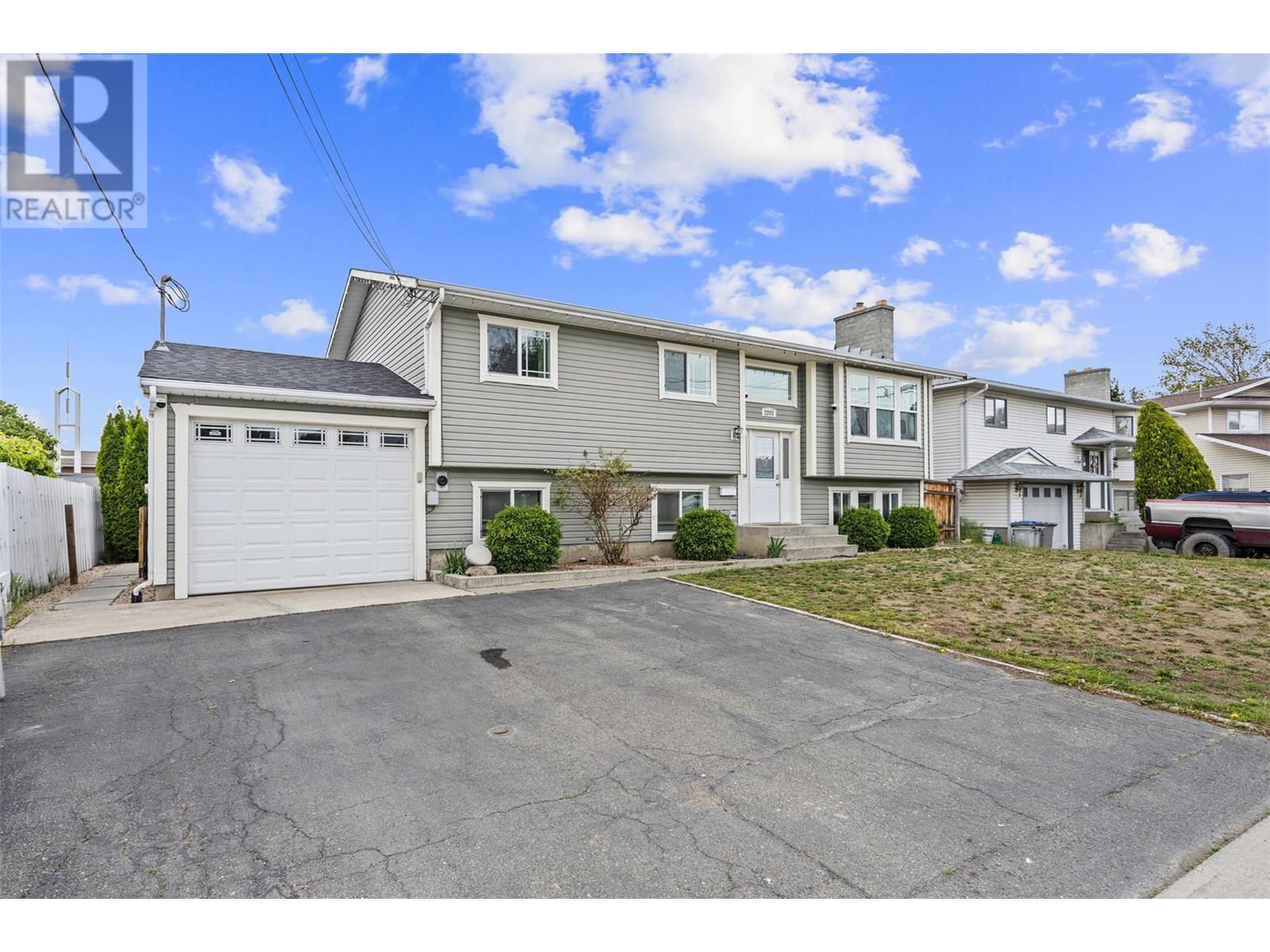 2203 Bossert Ave, Kamloops, BC V2B 8H6