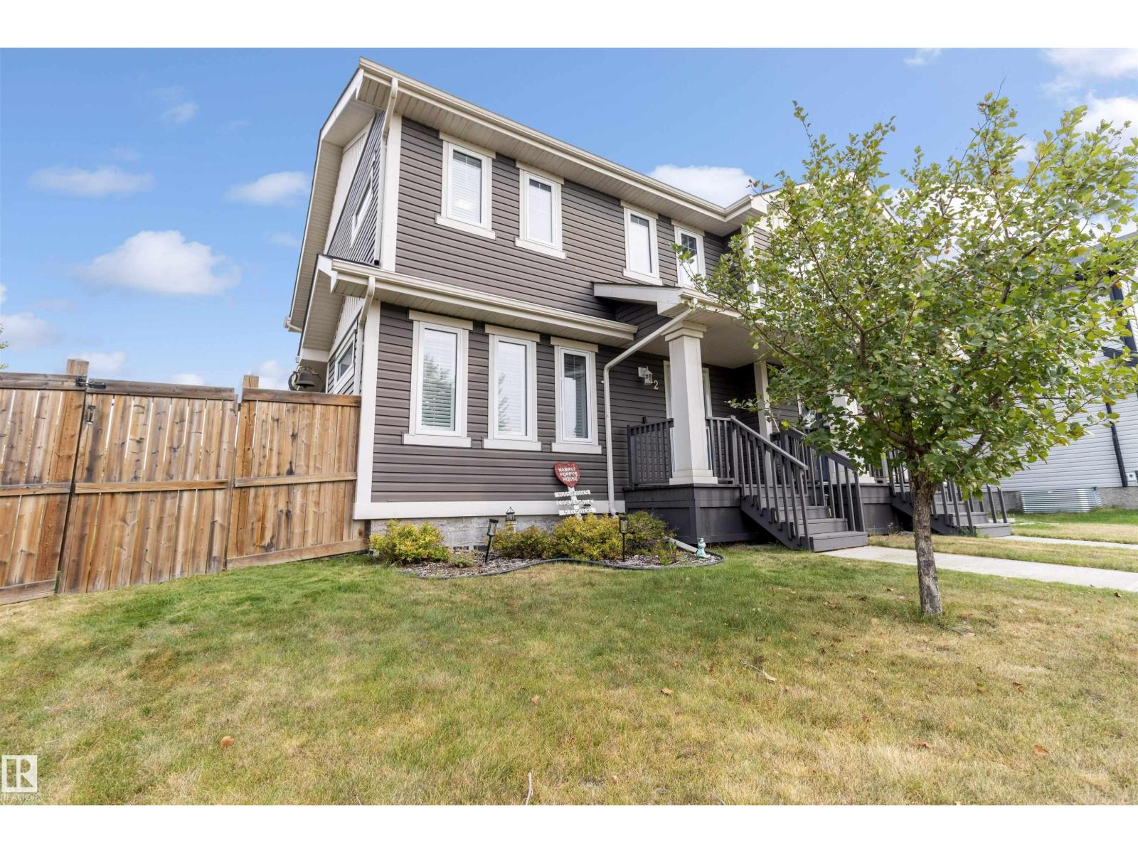 2 Abbey Rd, Sherwood Park, AB T8H 0V6