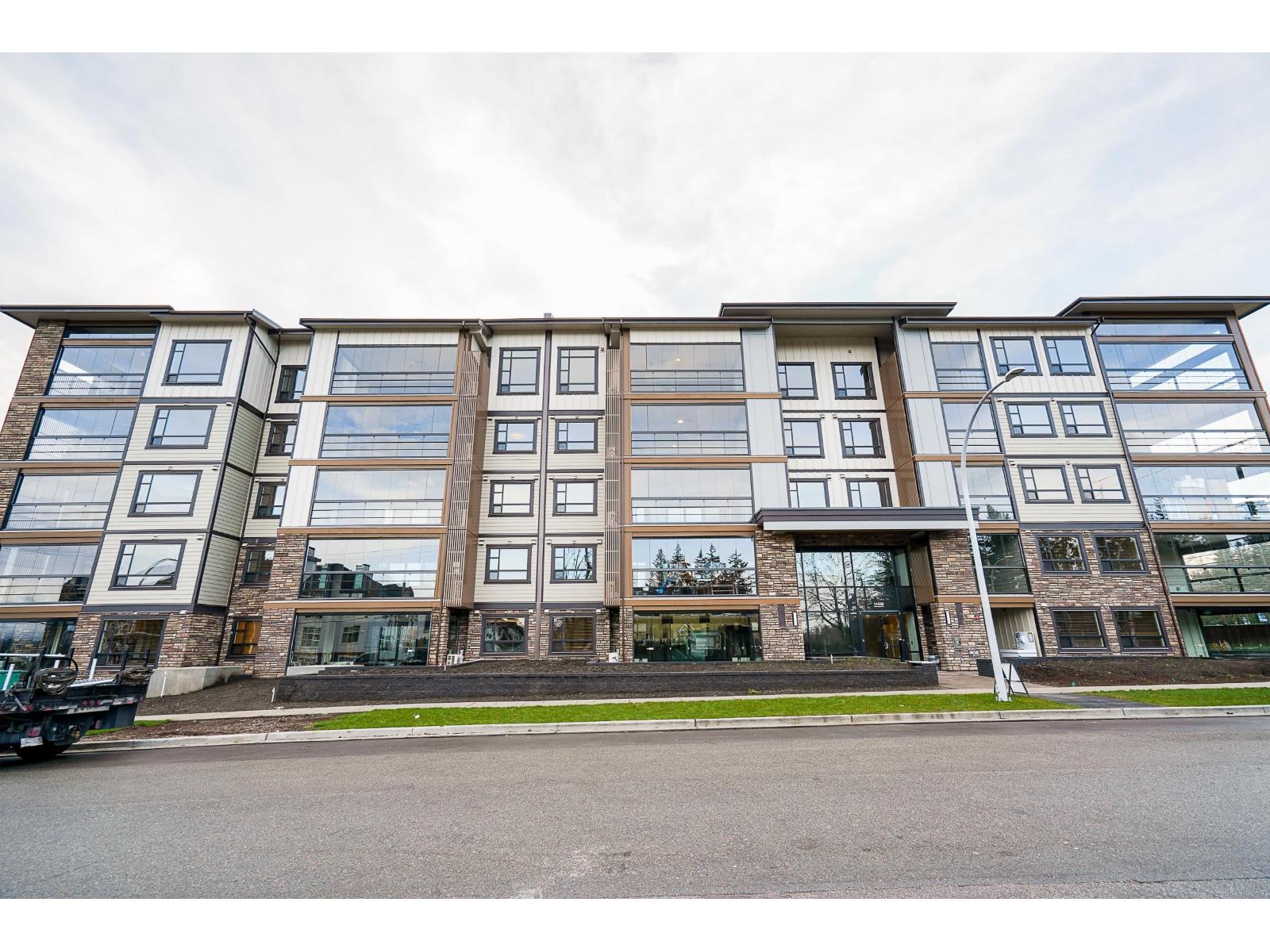 14588 Mcdougall Drive Unit 409, Surrey, BC V4P 0H1