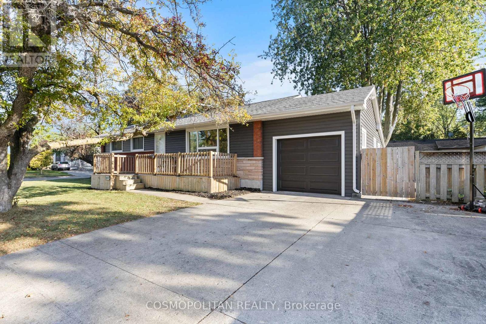 3662 Cartier Dr, Niagara Falls, ON L2G 6P4