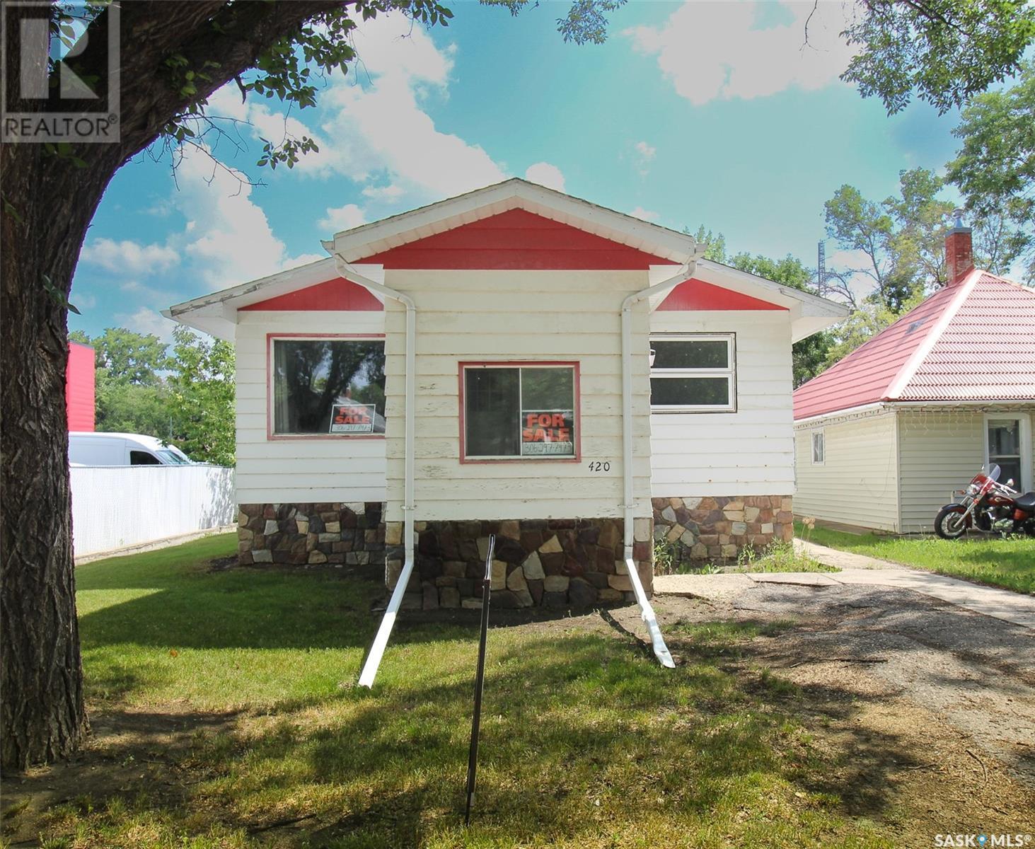 420 1 Street West, Shaunavon, SK S0N 2M0