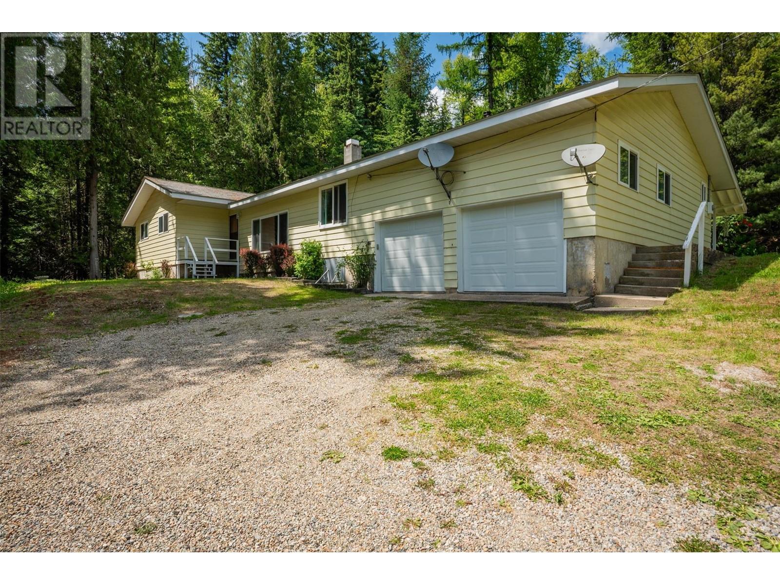 125 Beavervale Rd, Fruitvale, BC V0G 1L1