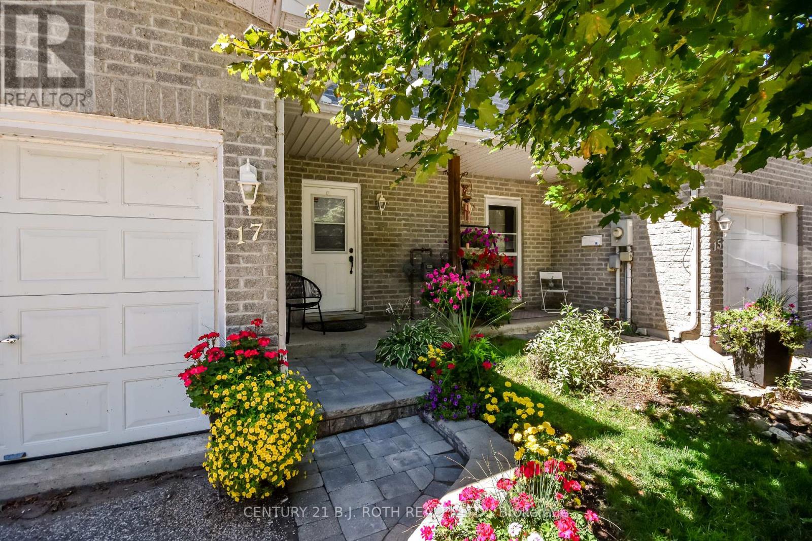17 Vivian Ln, Orillia, ON L3V 7Z9