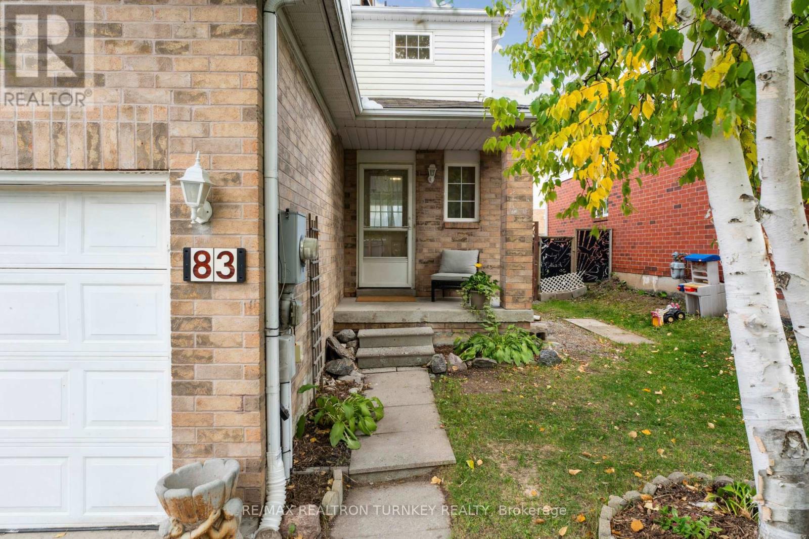 83 Pickett Cres, Barrie, ON L4N 8C1