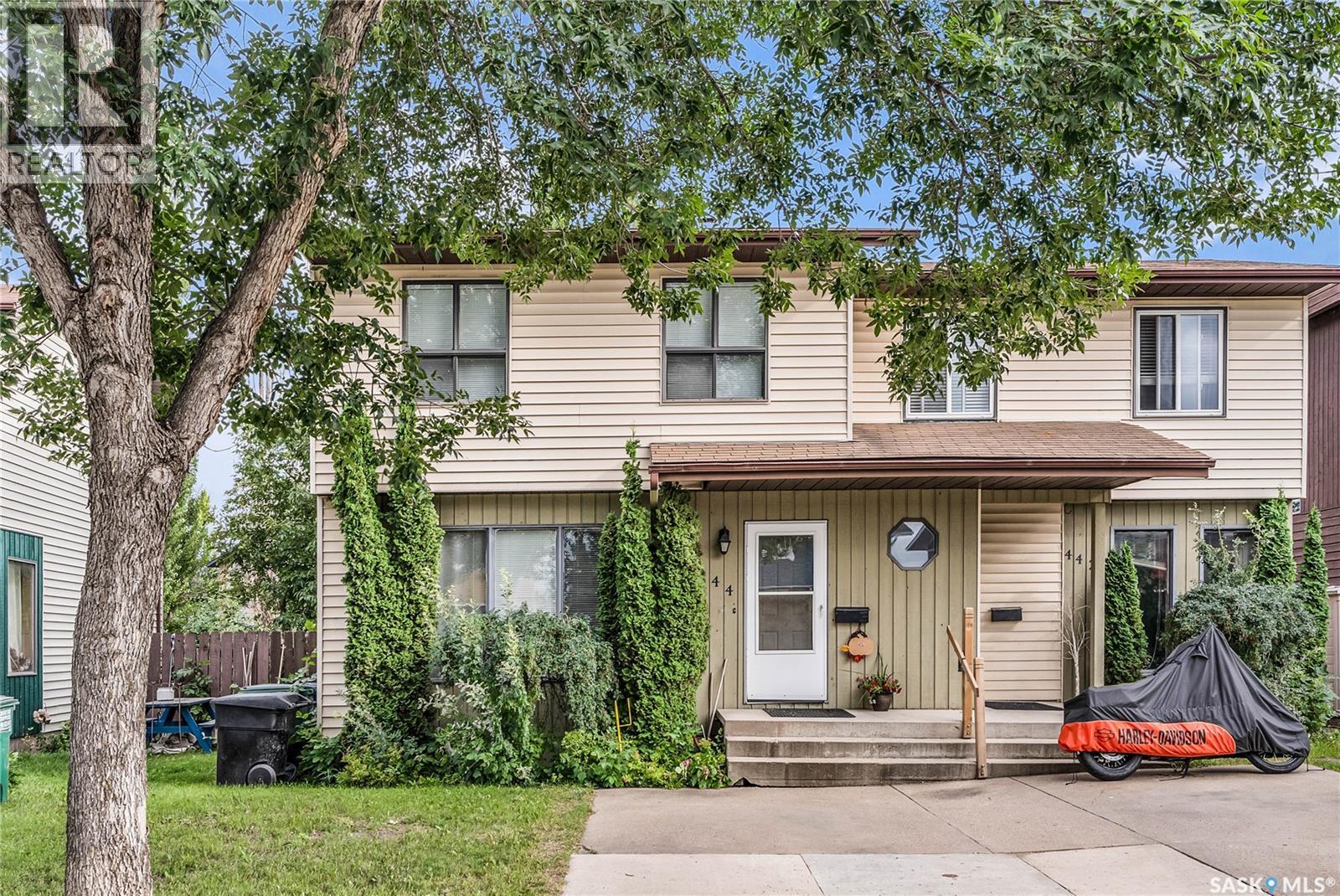 442 444 Russell Rd, Saskatoon, SK S7K 6K9
