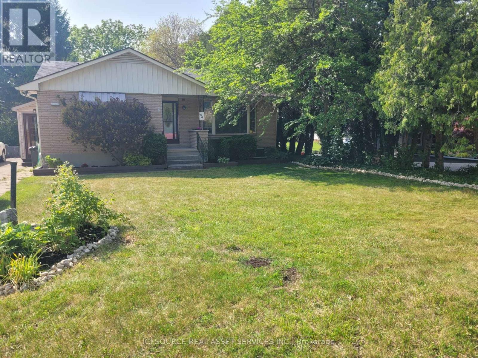 1040 Huron Ter, Kincardine, ON N2Z 1E5