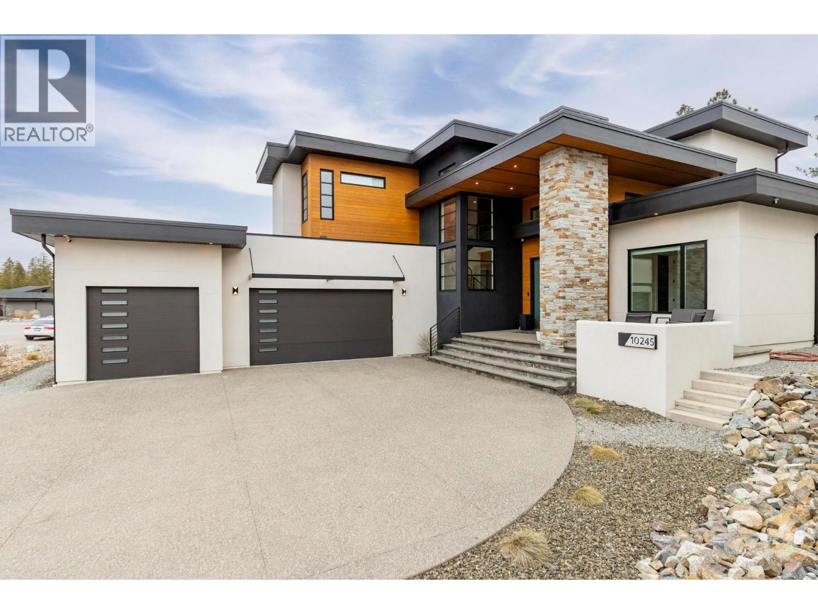 10245 Beacon Hill Dr, Lake Country, BC V4V 0A9