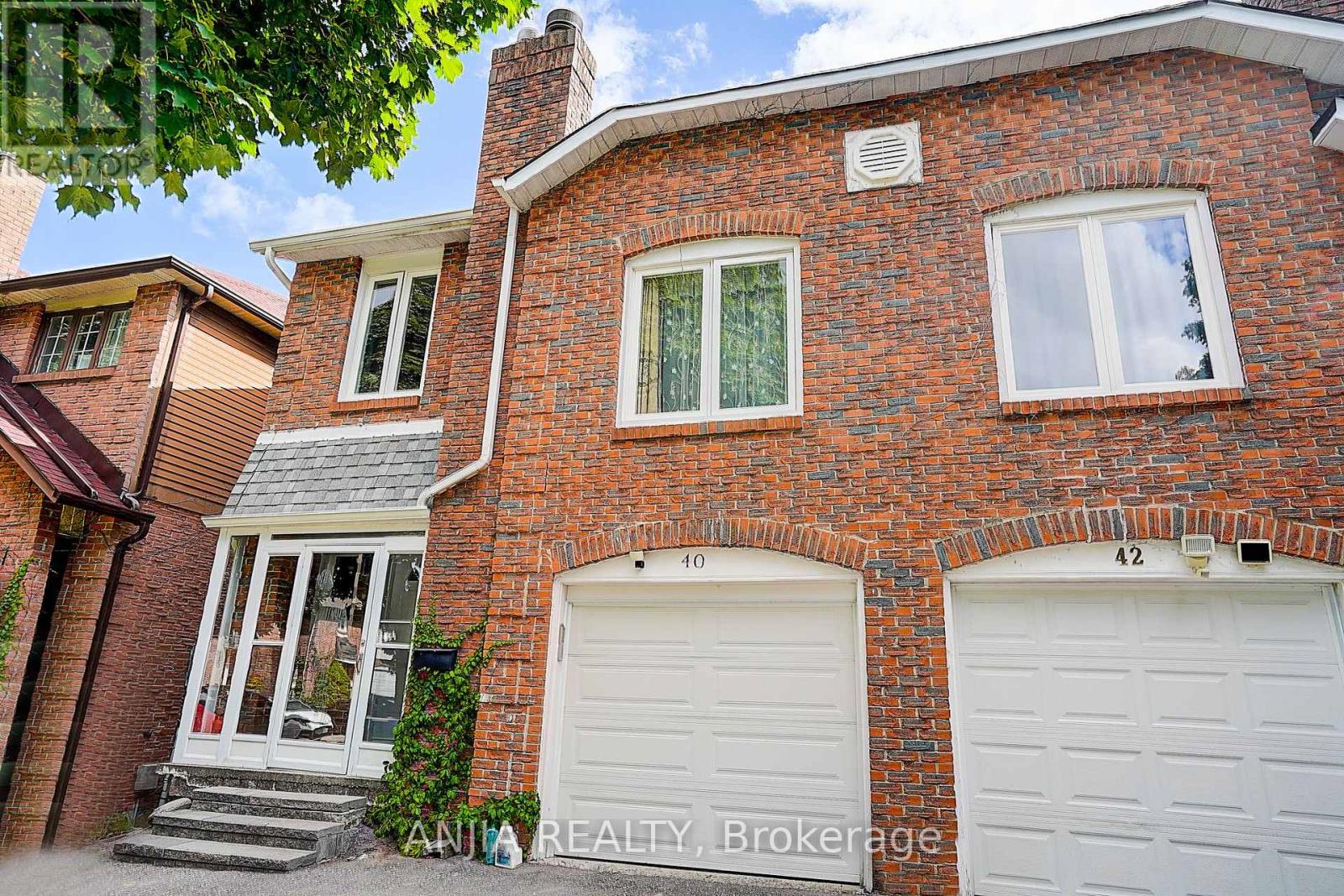 40 Foxglove Ct, Markham, ON L3R 3Y3