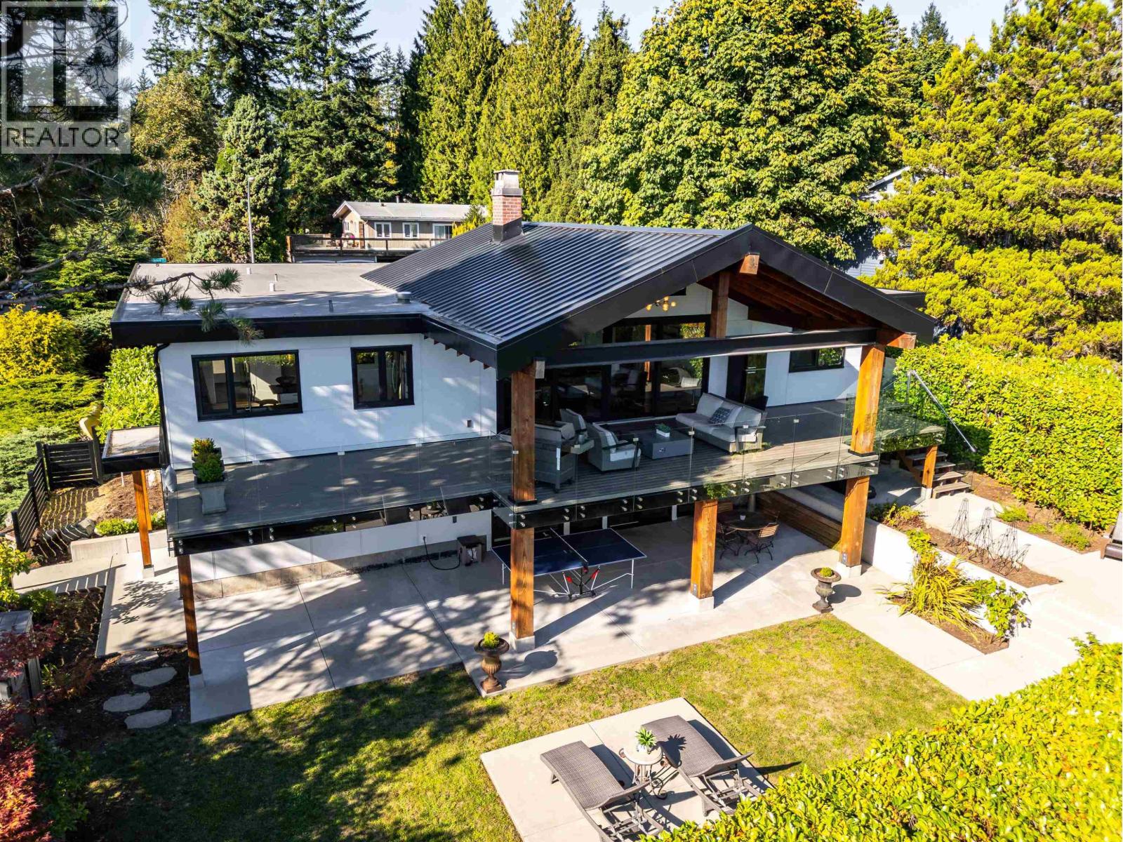 302 Oxford Dr, Port Moody, BC V3H 1T2