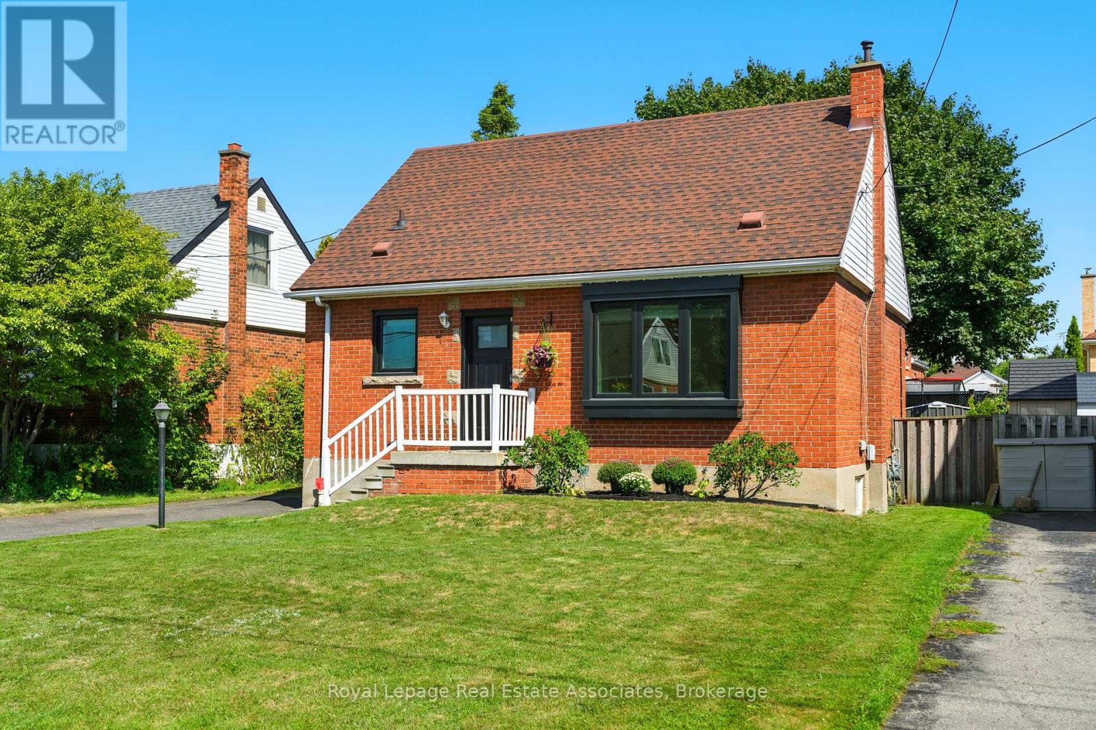 7 Deer Ave, Hamilton, ON L8T 1G9