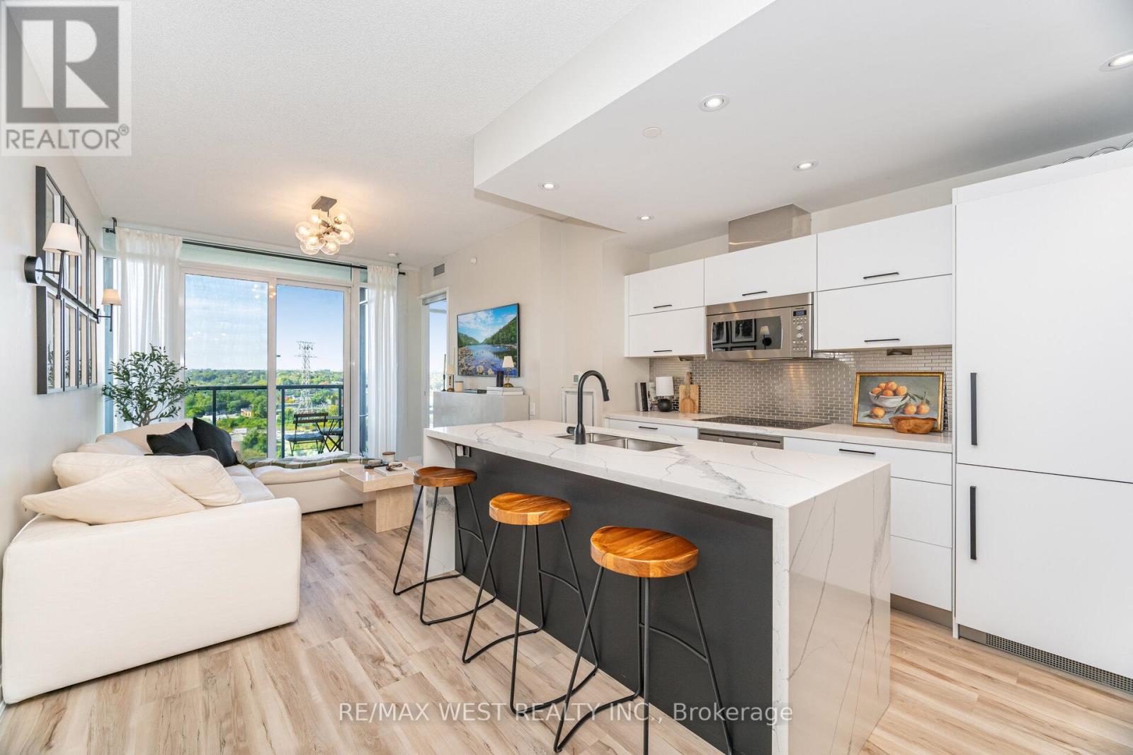 1612 88 Park Lawn Rd, Toronto, ON M8Y 0B5