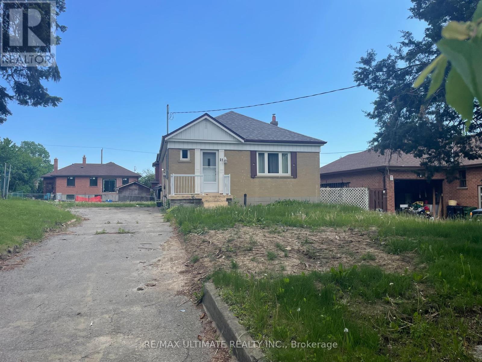 11 Flamingo Cres, Toronto Brookhaven-amesbury, ON M6M 4E9