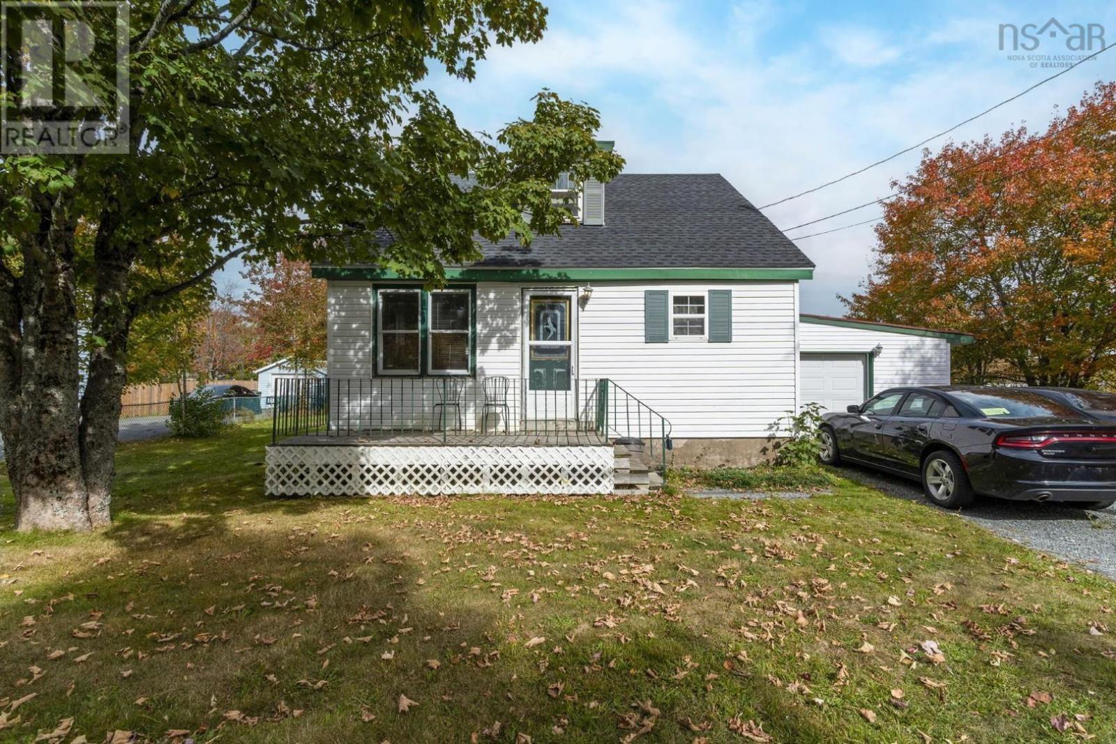 77 Gaston Rd, Dartmouth, NS B2Y 3W8