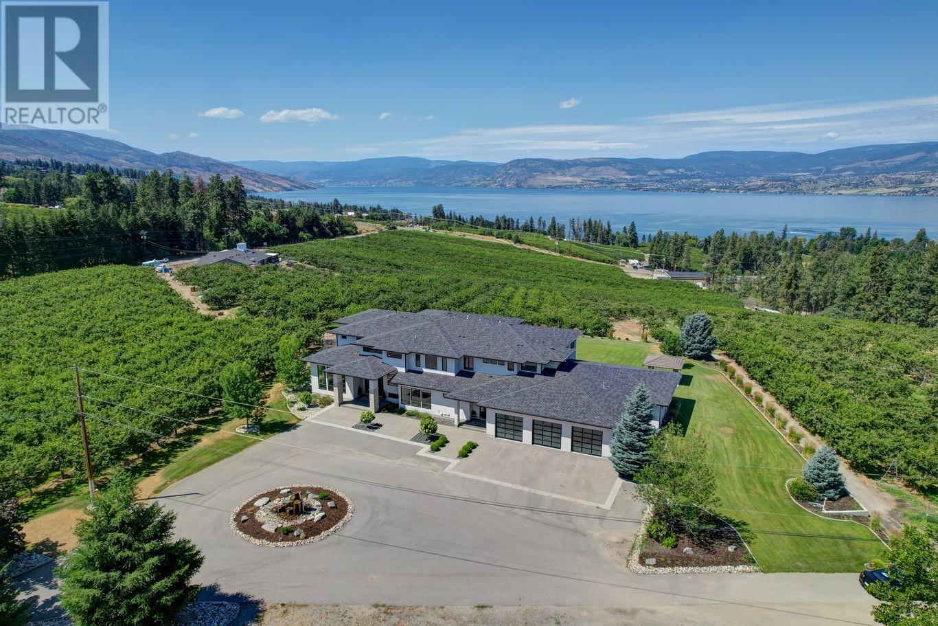 590 Barnaby Rd, Kelowna, BC V1W 4N7