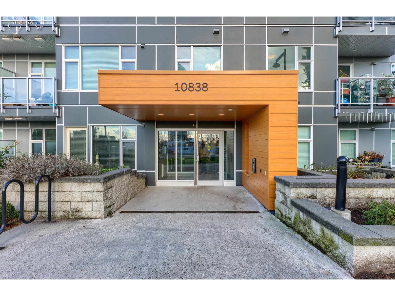 10838 Whalley Boulevard Unit 301, Surrey, BC V3R 0G8