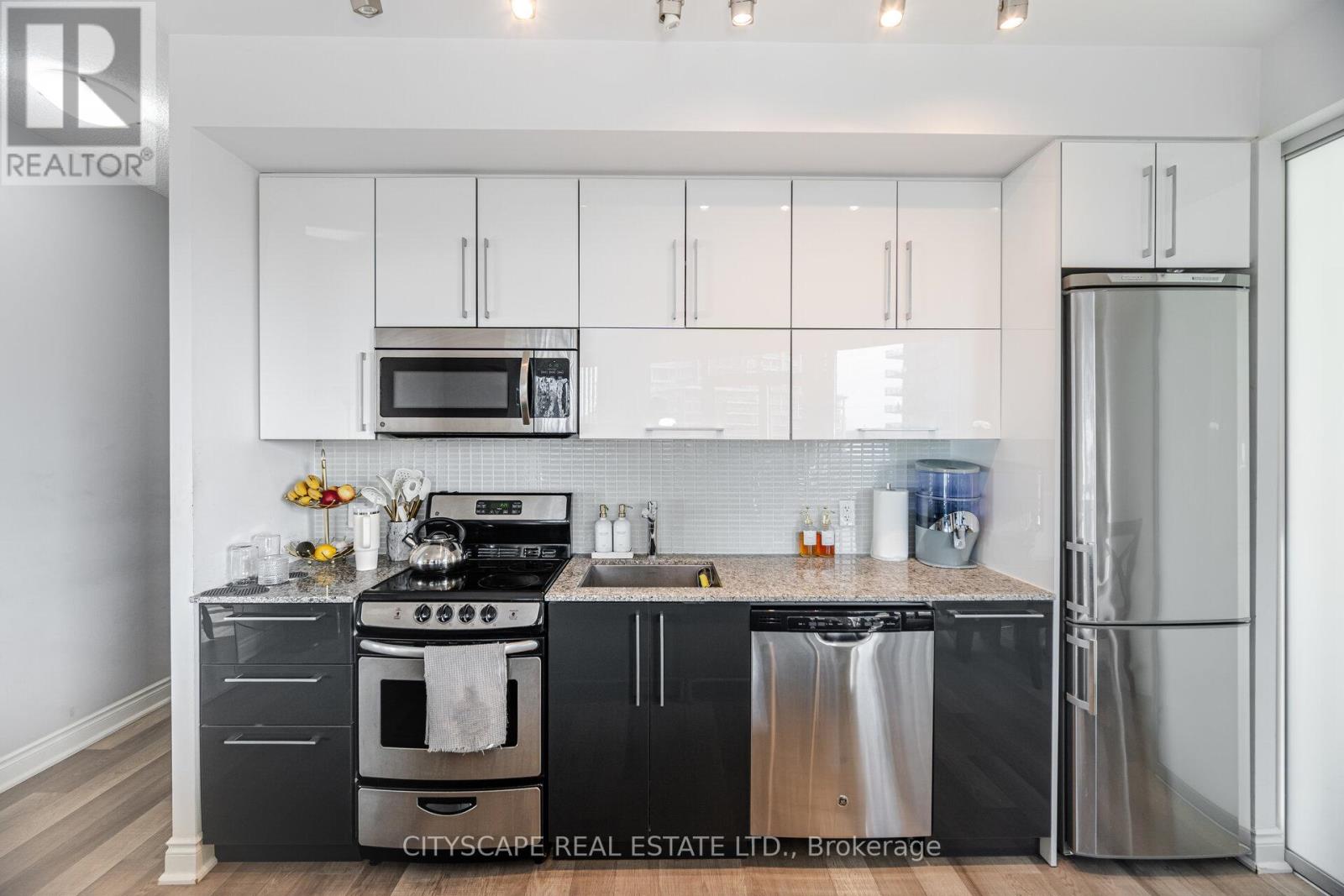 808 80 Marine Parade Dr, Toronto, ON M8V 0A3