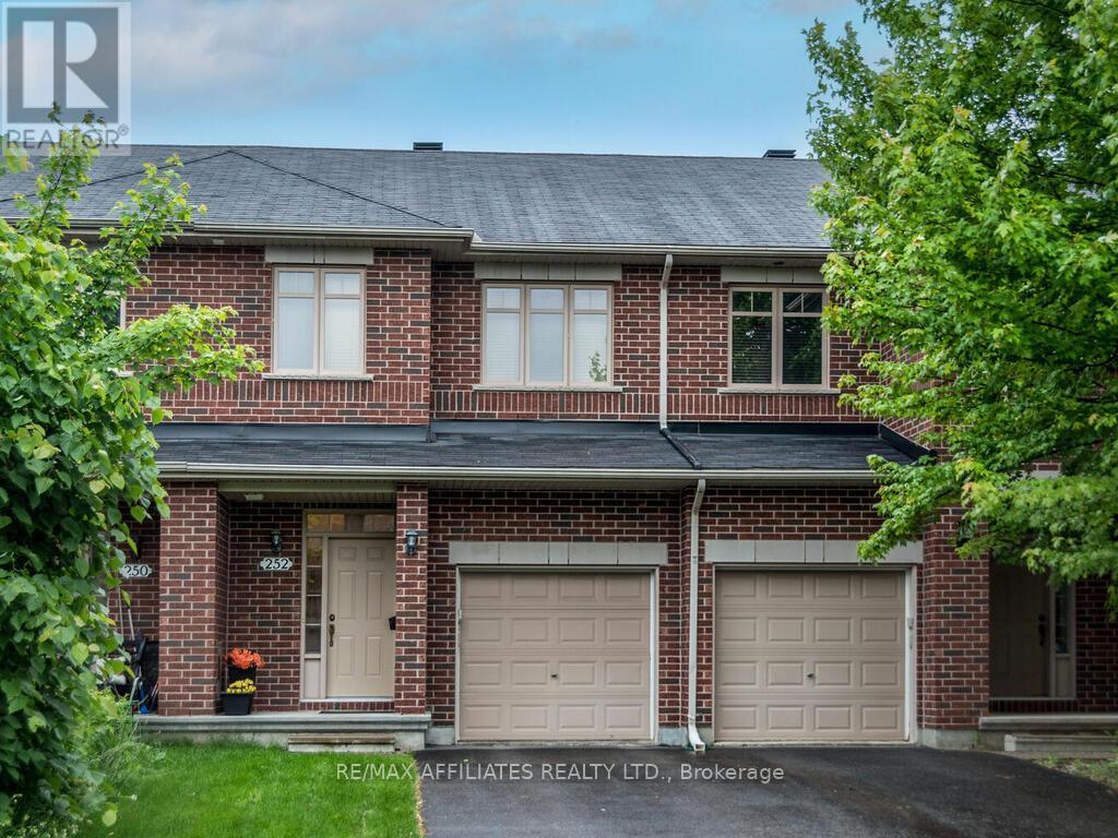 252 Badgeley Ave, Ottawa, ON K2T 0A7