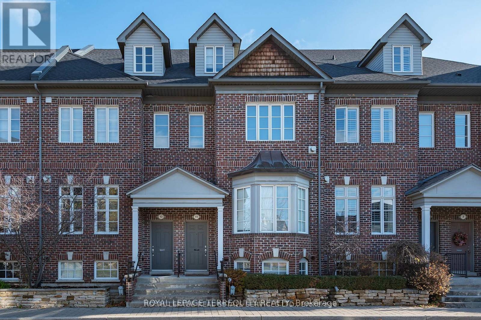 11 Shires Ln, Toronto, ON M8Z 6C9