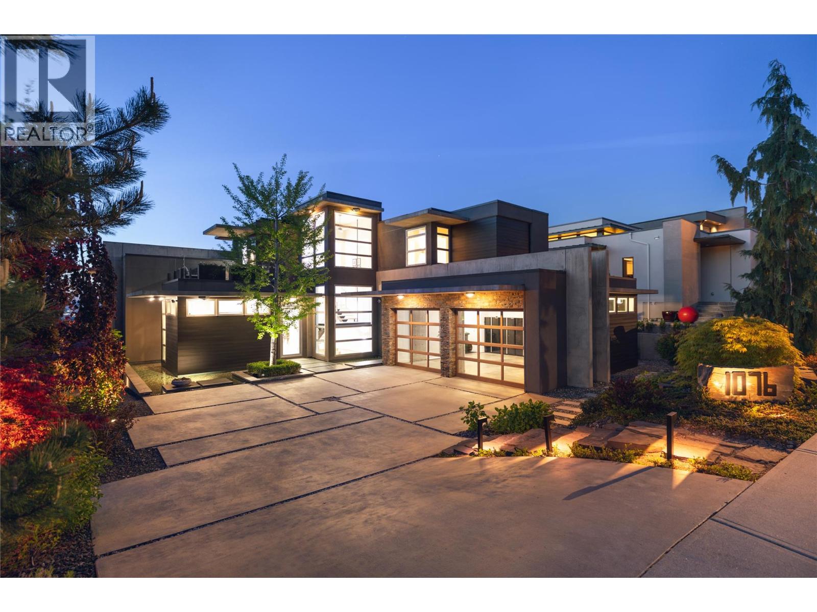 1076 Westpoint Dr, Kelowna, BC V1W 4Z9